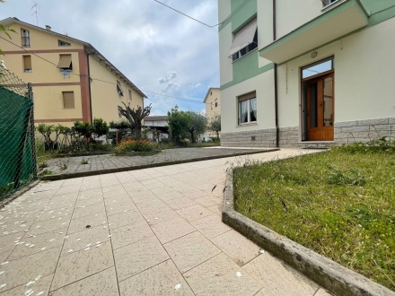 INGRESSO INDIPENDENTE E GIARDINO - AGENZIA ROSSANA IMMOBILIARE