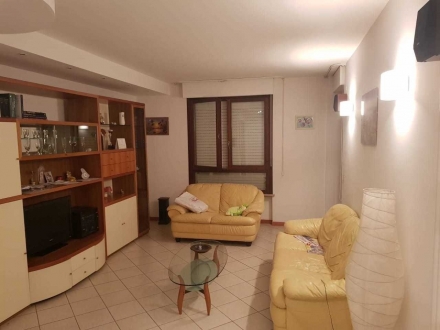 VENDESI APPARTAMENTO A JESI - AGENZIA ROSSANA IMMOBILIARE